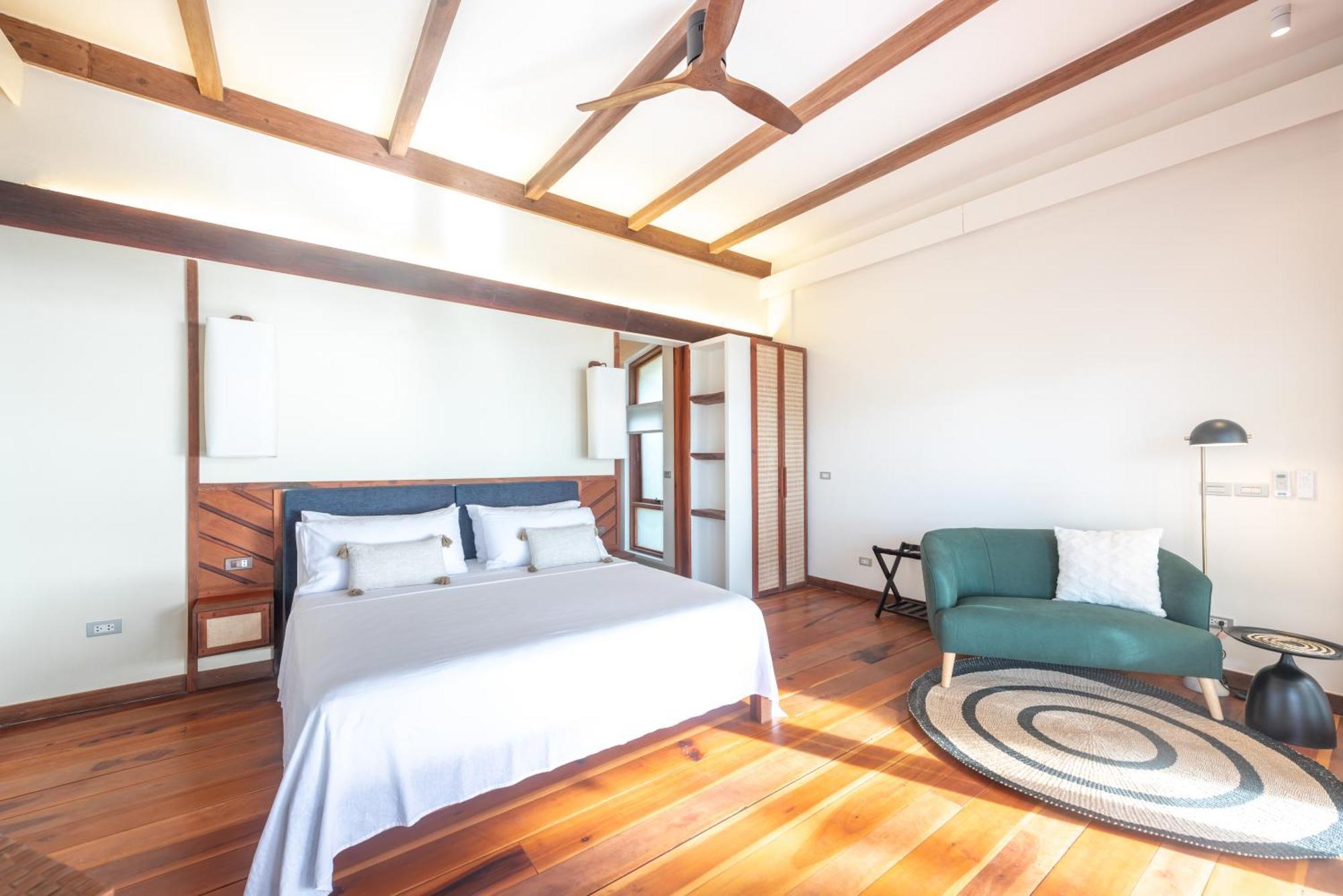 L'Osteria Luxe Beachfront B&B Хенерал Луна Екстериор снимка