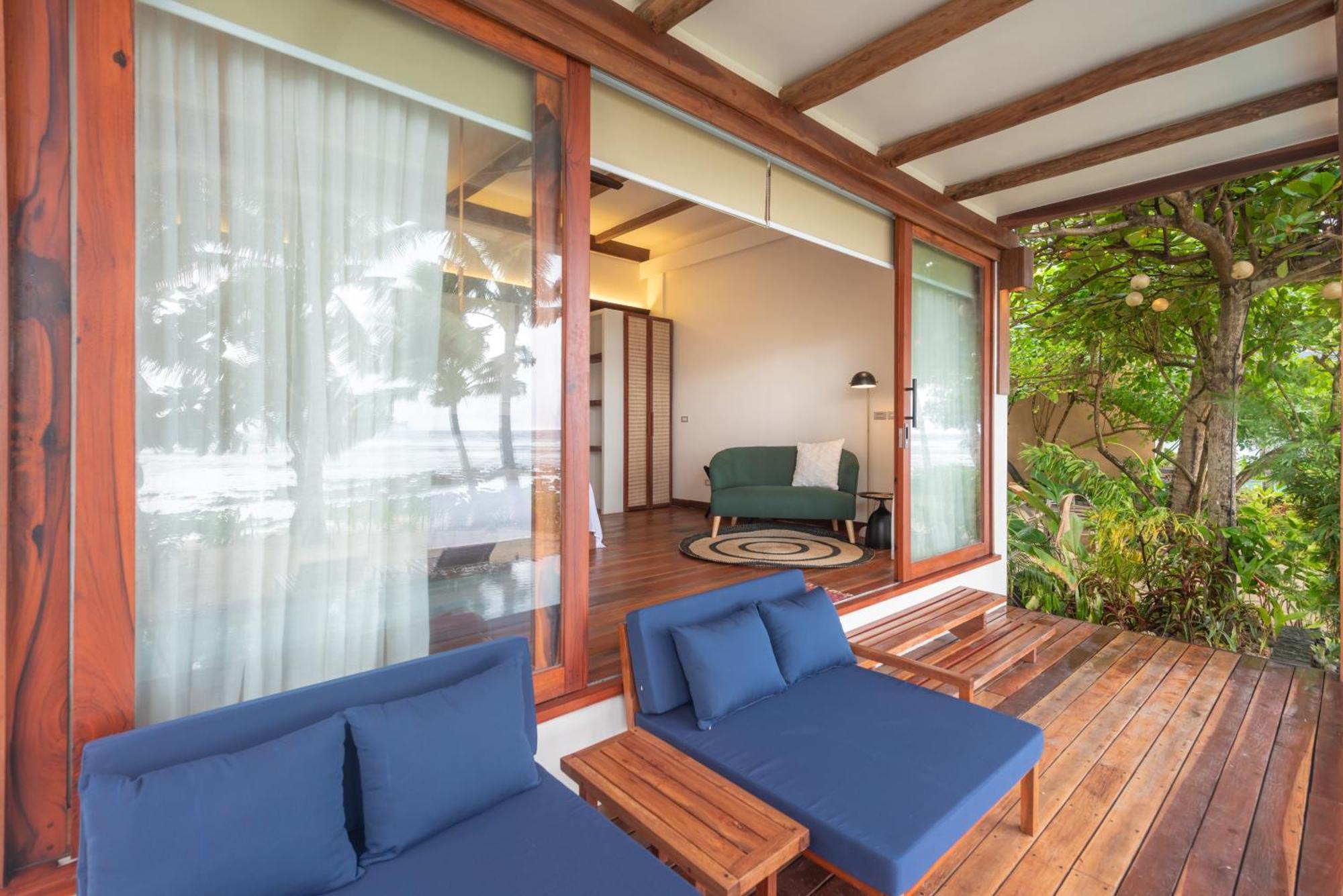 L'Osteria Luxe Beachfront B&B Хенерал Луна Екстериор снимка