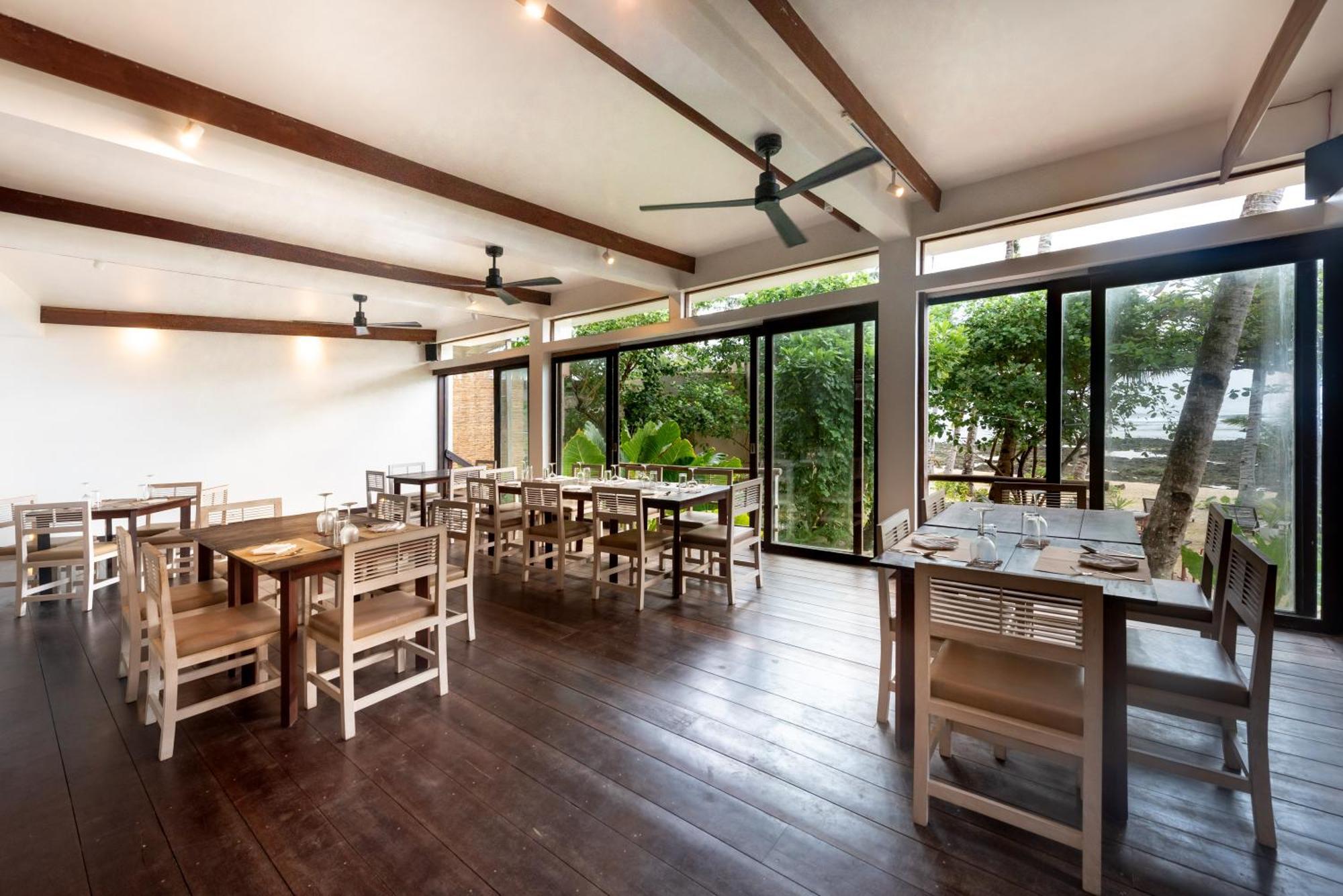 L'Osteria Luxe Beachfront B&B Хенерал Луна Екстериор снимка